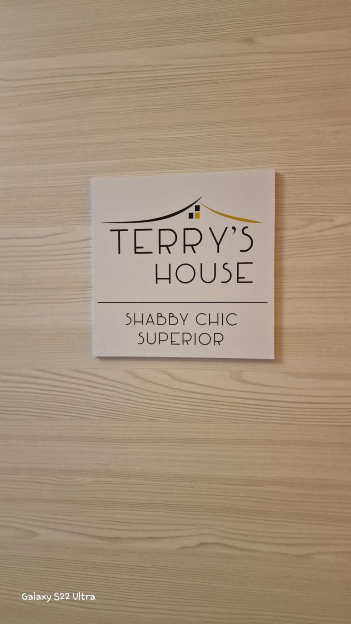 Отель Terry'S House Нуоро Экстерьер фото